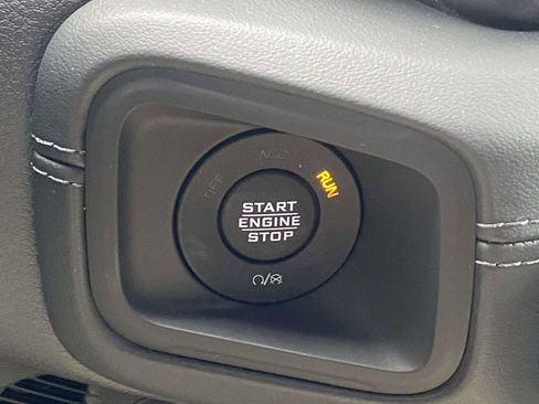 New 2025 Jeep Gladiator Rubicon image 16