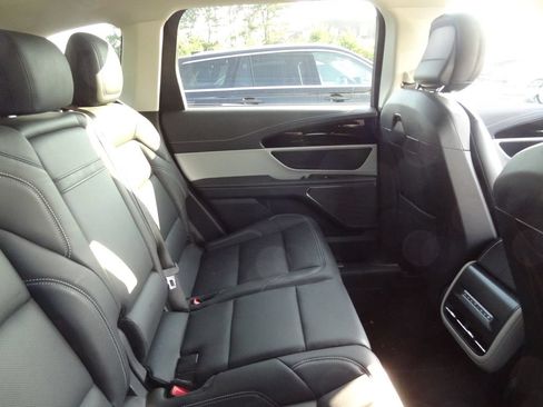 Used 2025 Lincoln Nautilus Premier AWD/4WD image 12