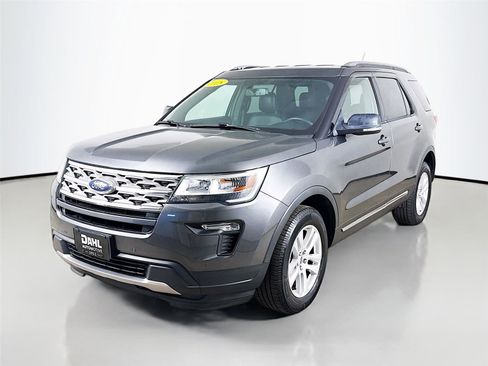 Used 2018 Ford Explorer XLT w/ Equipment Group 202A AWD/4WD image 4