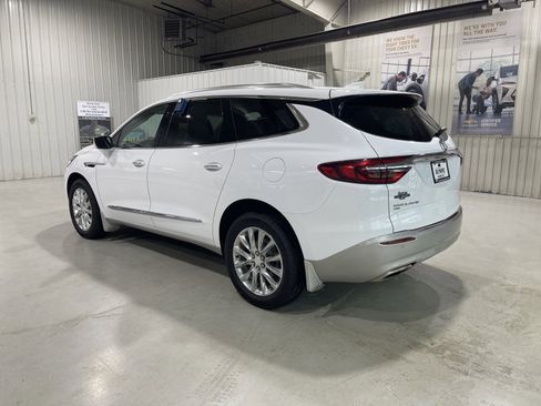 Used 2021 Buick Enclave Essence w/ Sound and Sites Package AWD/4WD image 16