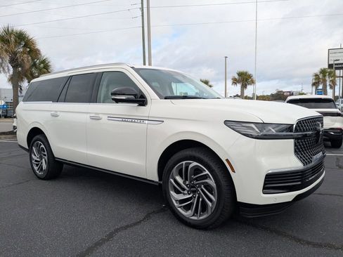 New 2025 Lincoln Navigator L Reserve image 2