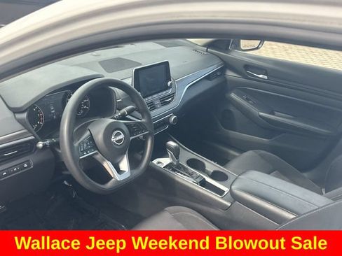 Used 2025 Nissan Altima 2.5 SV FWD image 16