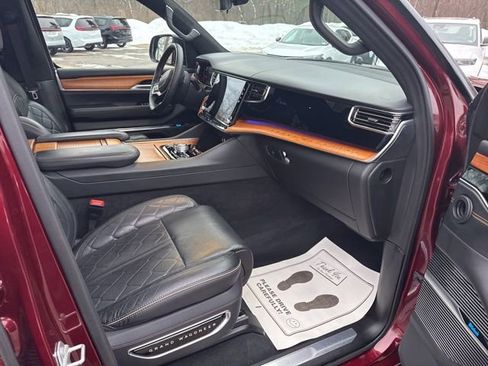 Used 2024 Jeep Grand Wagoneer L Series III AWD/4WD image 14