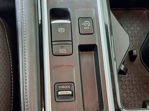 Used 2024 Nissan Pathfinder SV image 25