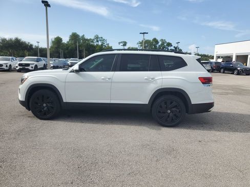 Certified 2024 Volkswagen Atlas SE w/ Panoramic Sunroof Package FWD image 8