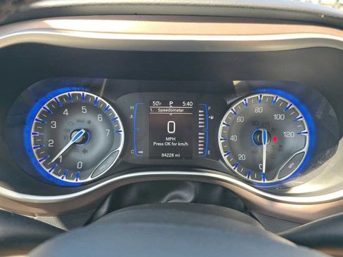 Used 2022 Chrysler Voyager LX FWD image 21