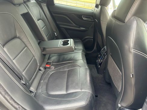 Used 2017 Jaguar F-PACE R-Sport image 27