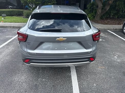 Used 2024 Chevrolet Trax LT w/ Sunroof Package FWD image 5
