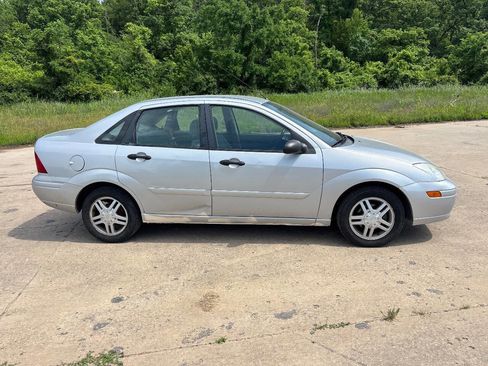 Used 2002 Ford Focus SE FWD image 4