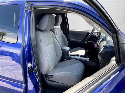 Used 2022 Toyota Tacoma SR5 w/ Technology Package RWD image 9