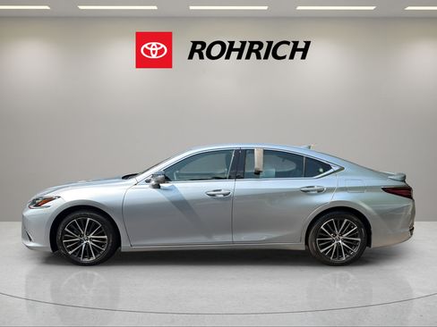 Used 2024 Lexus ES 300h w/ Premium Package FWD image 12