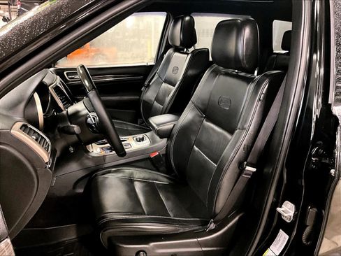 Used 2017 Jeep Grand Cherokee Overland image 10