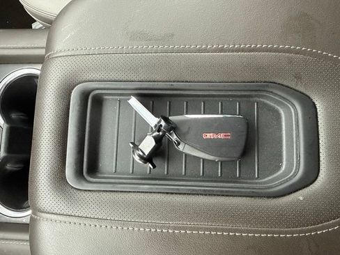 Used 2023 GMC Yukon SLT w/ SLT Premium Package AWD/4WD image 29