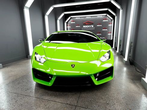 Used 2019 Lamborghini Huracan LP 580-2 image 3