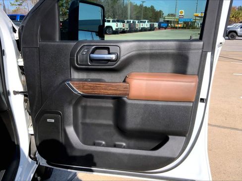Used 2021 Chevrolet Silverado 3500 High Country w/ Technology Package image 23