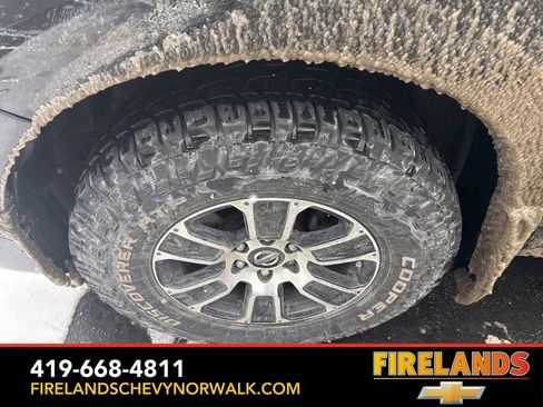 Used 2021 Nissan Titan SV w/ SV Convenience Package image 3