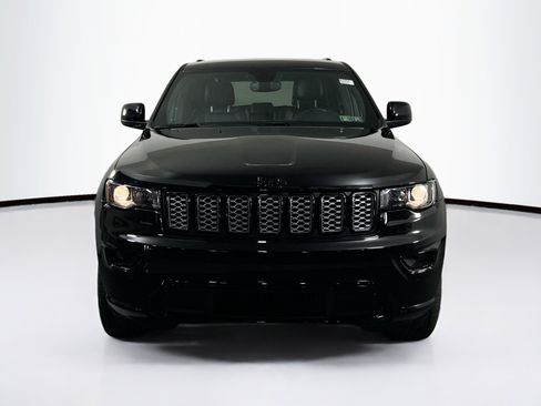 Used 2022 Jeep Grand Cherokee Laredo X image 2