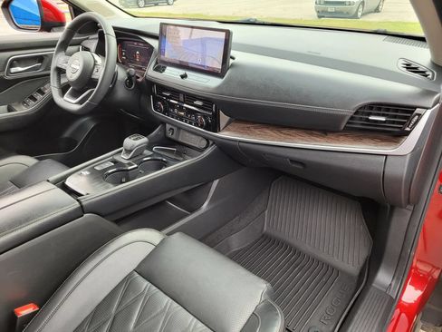 Used 2024 Nissan Rogue Platinum w/ Platinum Premium Package FWD image 8