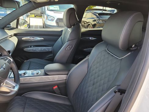 Used 2025 Genesis GV70 3.5T Sport w/ Sport Advanced Package image 10