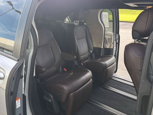 Used 2023 Toyota Sienna Platinum FWD image 15