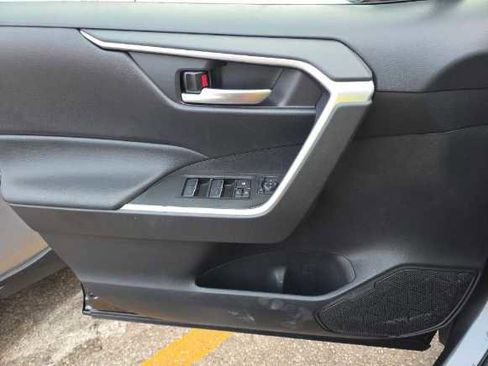 Used 2025 Toyota RAV4 XLE w/ Convenience Package image 11