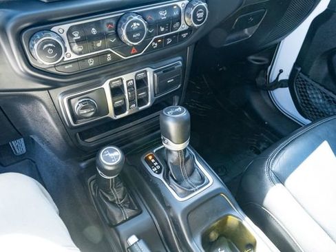 Used 2019 Jeep Wrangler Unlimited Sahara AWD/4WD image 22