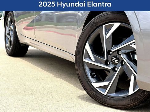 Used 2025 Hyundai Elantra Sport FWD image 2