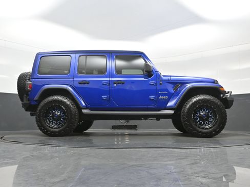 Used 2020 Jeep Wrangler Unlimited Sahara AWD/4WD image 32