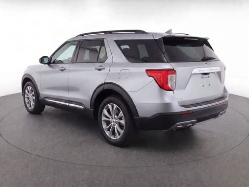 Used 2022 Ford Explorer XLT w/ Equipment Group 202A RWD image 5