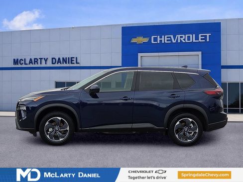 Used 2025 Nissan Rogue SV FWD image 3