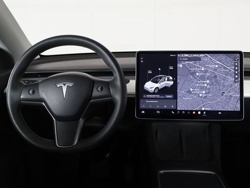 Used 2022 Tesla Model Y Long Range AWD/4WD image 32
