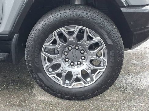 Used 2025 GMC Hummer EV 3X AWD/4WD image 28