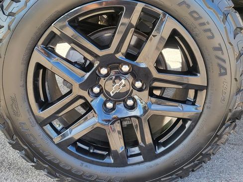 Used 2021 Chevrolet Silverado 1500 Custom Trail Boss w/ LPO, Dark Essentials Package AWD/4WD image 14