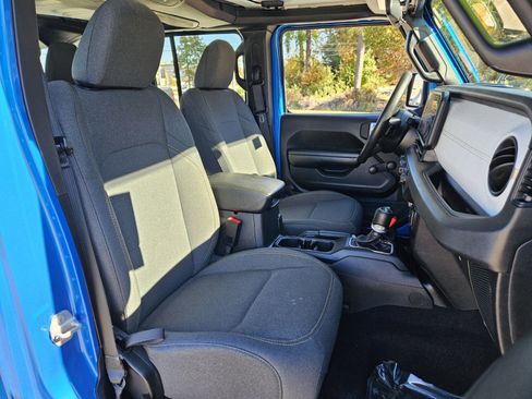 Used 2024 Jeep Wrangler Sport image 14