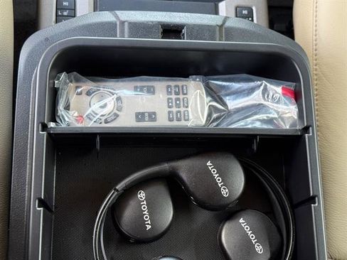 Used 2014 Toyota Sequoia Platinum RWD image 13