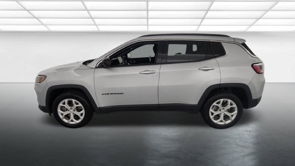 Used 2024 Jeep Compass Latitude AWD/4WD image 4