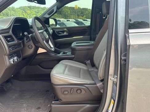 Used 2022 GMC Yukon XL SLT w/ SLT Luxury Package AWD/4WD image 12
