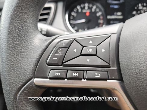 Used 2017 Nissan Rogue S FWD image 12