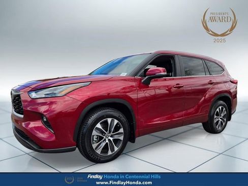 Used 2023 Toyota Highlander XLE FWD image 1