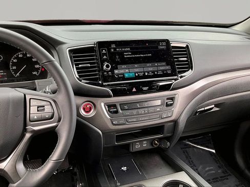 Used 2025 Honda Ridgeline Sport image 10