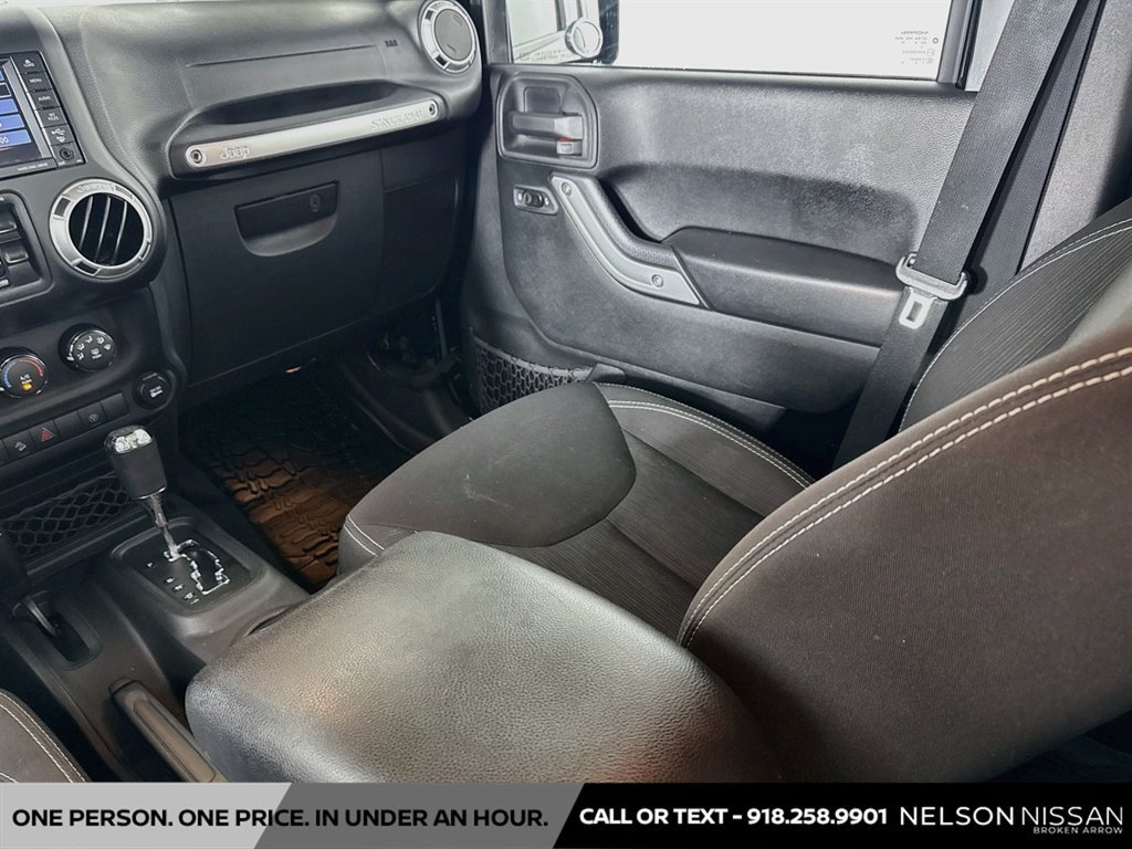 Used 2015 Jeep Wrangler Unlimited Sahara AWD/4WD image 19