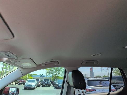 Used 2019 Chevrolet Traverse Premier w/ Driver Confidence II Package FWD image 21