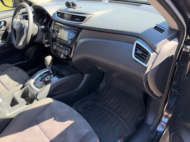 Used 2016 Nissan Rogue SV AWD/4WD image 24