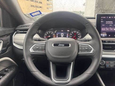 Used 2025 Jeep Compass Limited AWD/4WD image 28