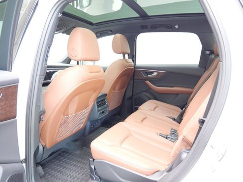 Certified 2025 Audi Q7 2.0T Premium Plus AWD/4WD image 36