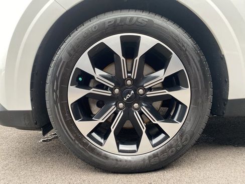 Certified 2023 Kia Carnival EX image 35