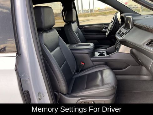 Used 2024 Chevrolet Suburban LT image 31