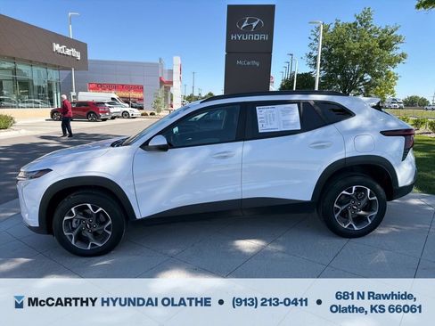 Used 2024 Chevrolet Trax LT w/ Driver Confidence Package FWD image 14