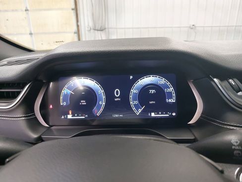 Used 2023 Jeep Grand Cherokee Altitude AWD/4WD image 18
