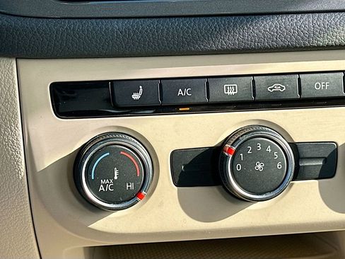 Used 2017 Volkswagen Tiguan S image 19